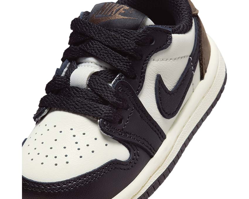 Jordan 1 Retro Low OG TD Mocha Sail — Dreiviertelansicht Sneakers Jordan