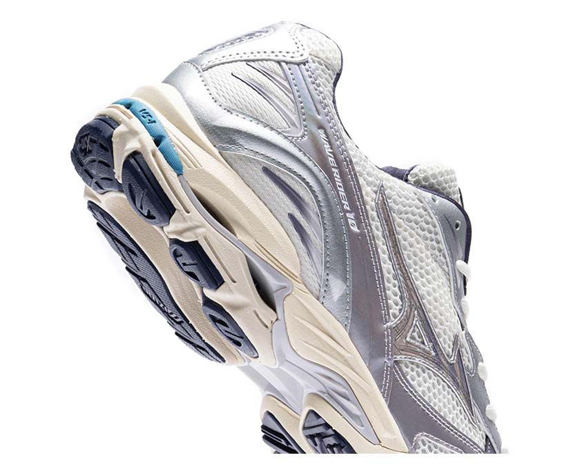 Mizuno Wave Rider 10 Metallic Pack 2 Snow White/Lilac détail — finition métallique