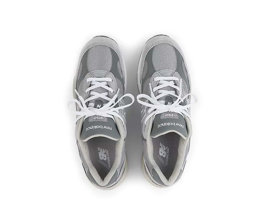 New Balance 992 Made in USA Grey détail — logo N brodé et finitions artisanales