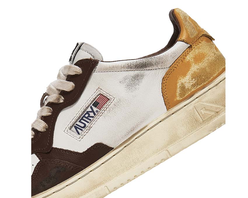 Autry Super Vintage Low Leat White Brown detail — embroidered logo