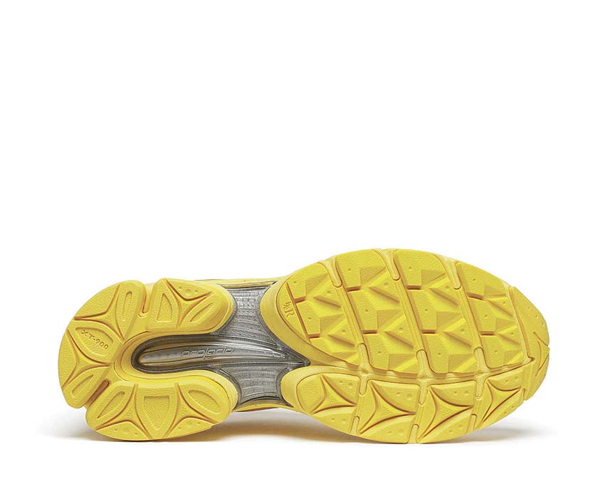 Saucony Progrid Triumph 4 Goldfinch detail — premium material