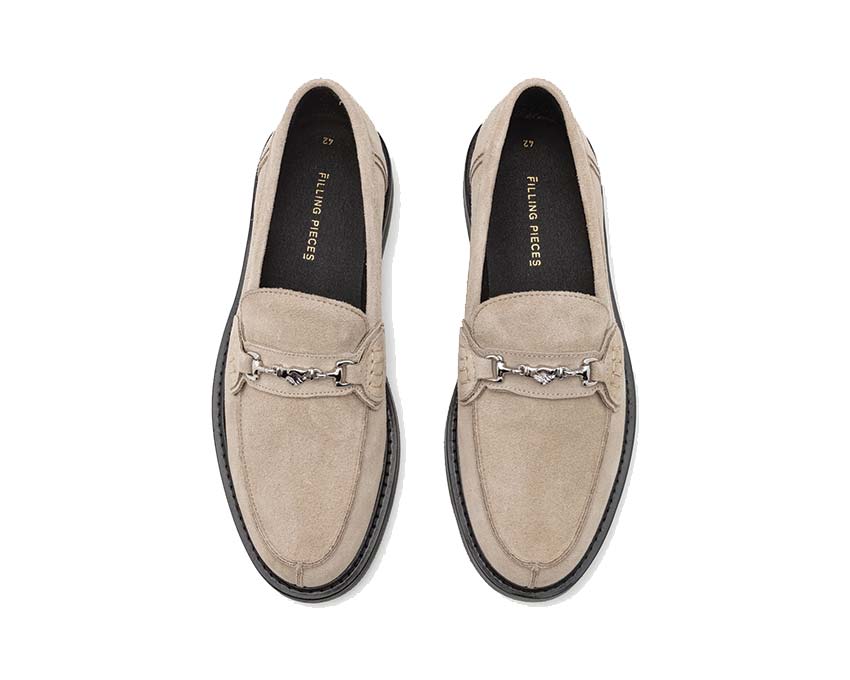 Filling Pieces Loafer Suede Taupe detalle — acabados ante alta gama