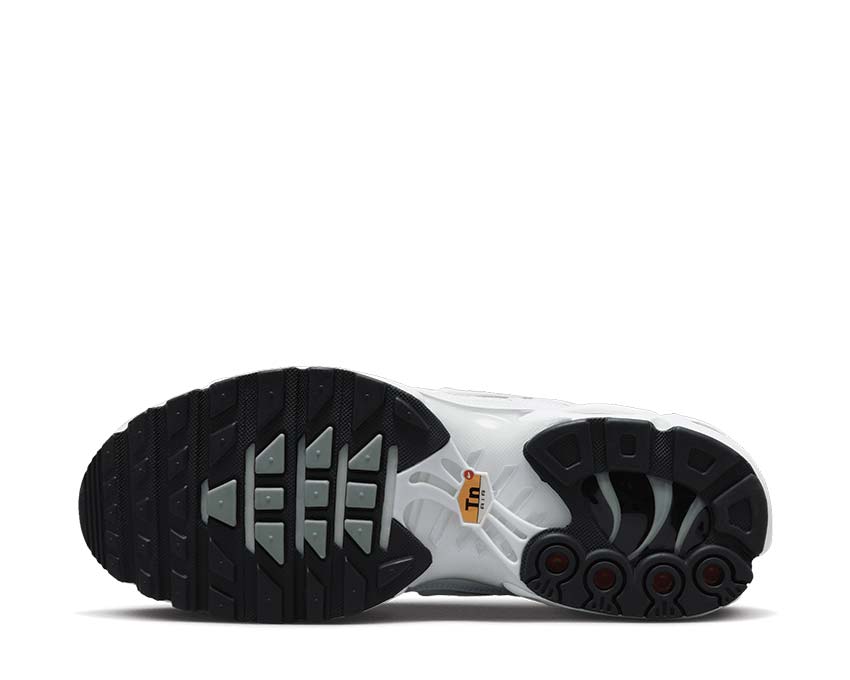 Nike Air Max Plus White Mica Green Black — vista trasera