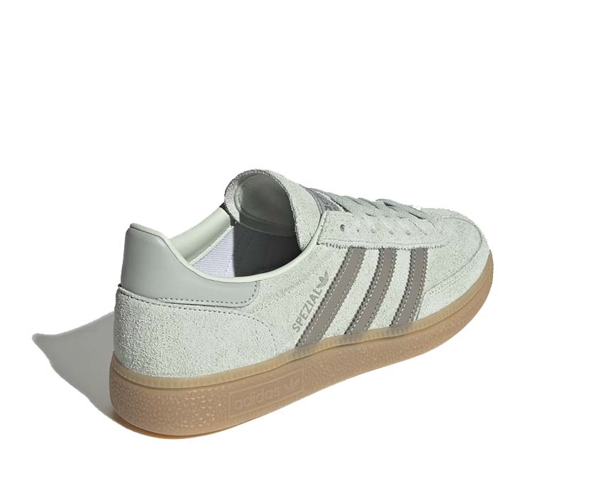 Adidas Handball Spezial Linen Green Detail — drei Streifen Stickerei Silver Pebble