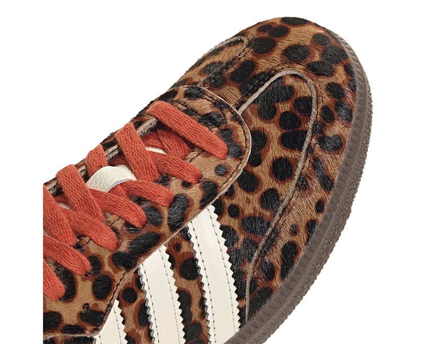 Adidas Samba OG W Leopard vue latérale — tige cuir motif léopard