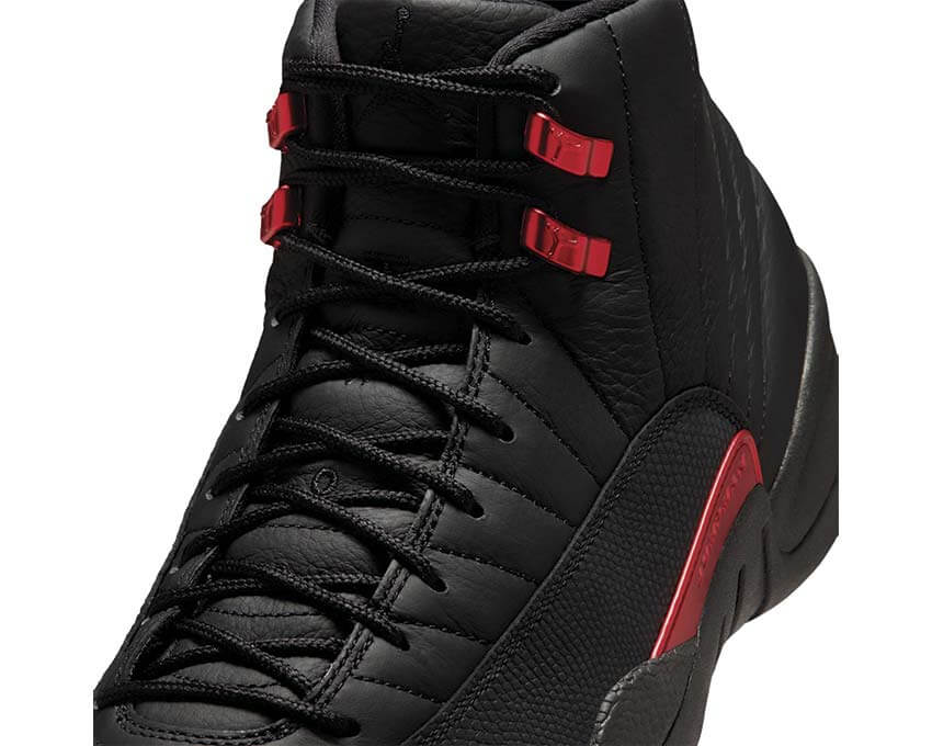 Air Jordan 12 Retro Bloodline vue latérale — tige cuir noir rouge Bloodline