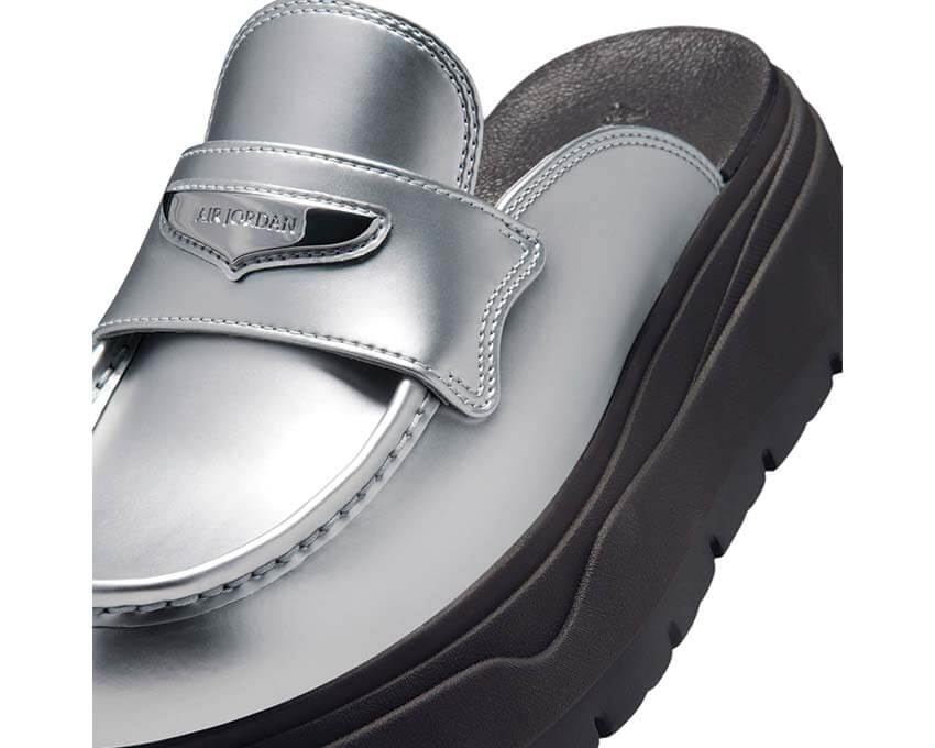 Air Jordan Mule SE W Metallic Silver — vue latérale mule argent métallisé femme