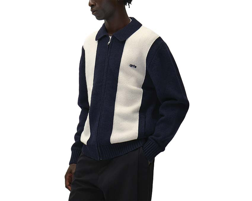 Arte Cardigan Blue vista lateral — cardigan azul corte relajado hombre