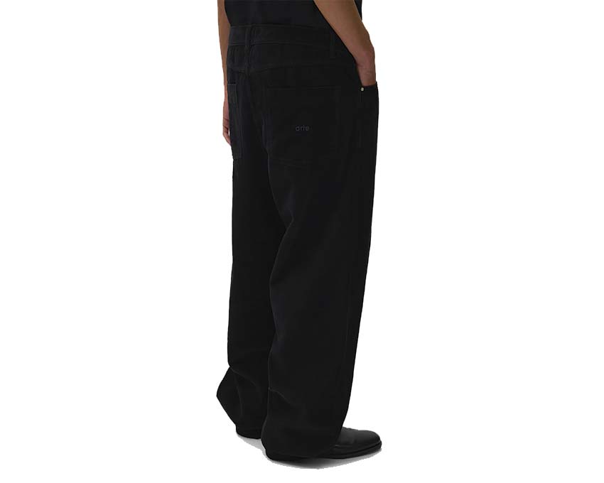 Arte Corduroy Pants détail — texture velours côtelé et coupe