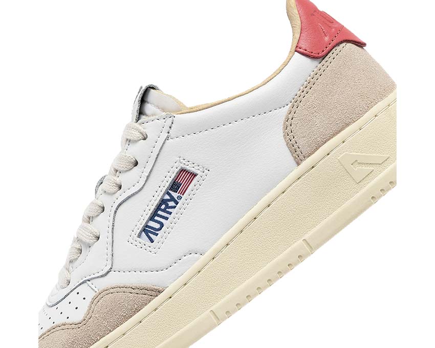 Autry Medalist Low Tearose vue latérale — cuir et daim rose pastel