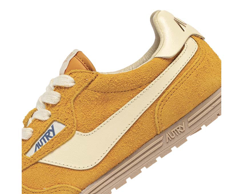 Autry Windspin W Low Mineral Yellow vue latérale — daim et cuir jaune