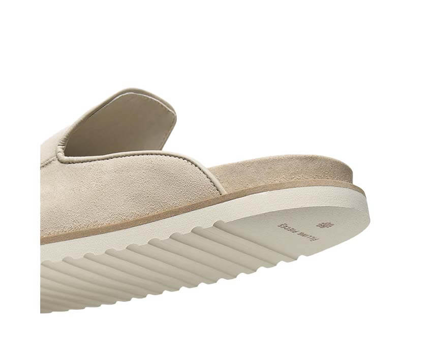 Filling Pieces Clog Suede Beige détail — contrefort daim
