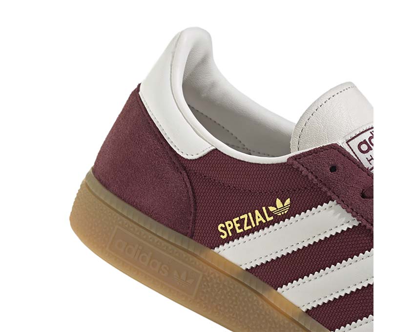 Adidas Handball Spezial Shadow Red Seitenansicht — flaches Profil und Cloud White Streifen