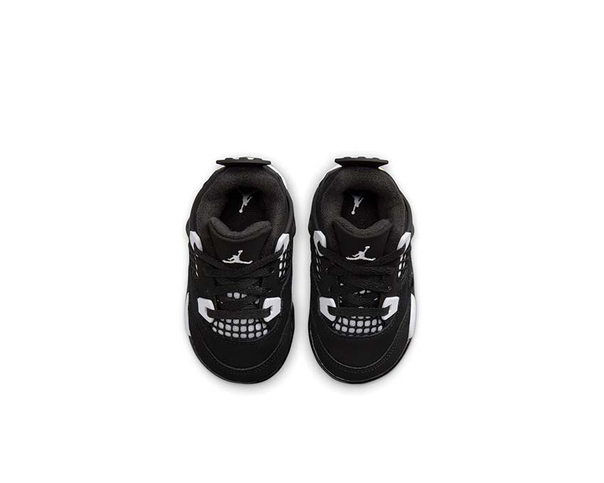 Jordan 4 Retro TD Black — vista tres cuartos niño