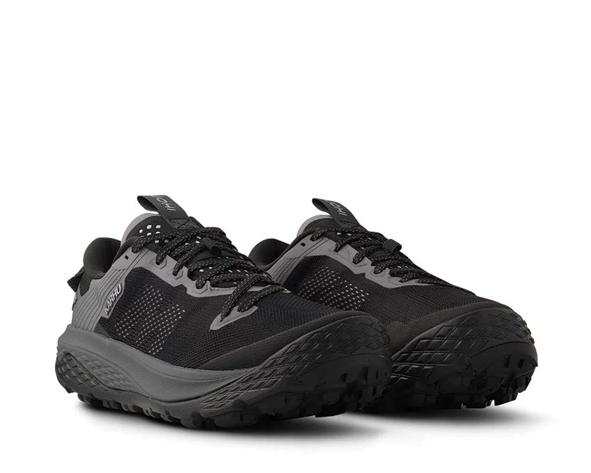 Karhu Ikoni Trail Black/Black vista lateral — mesh transpirable negro