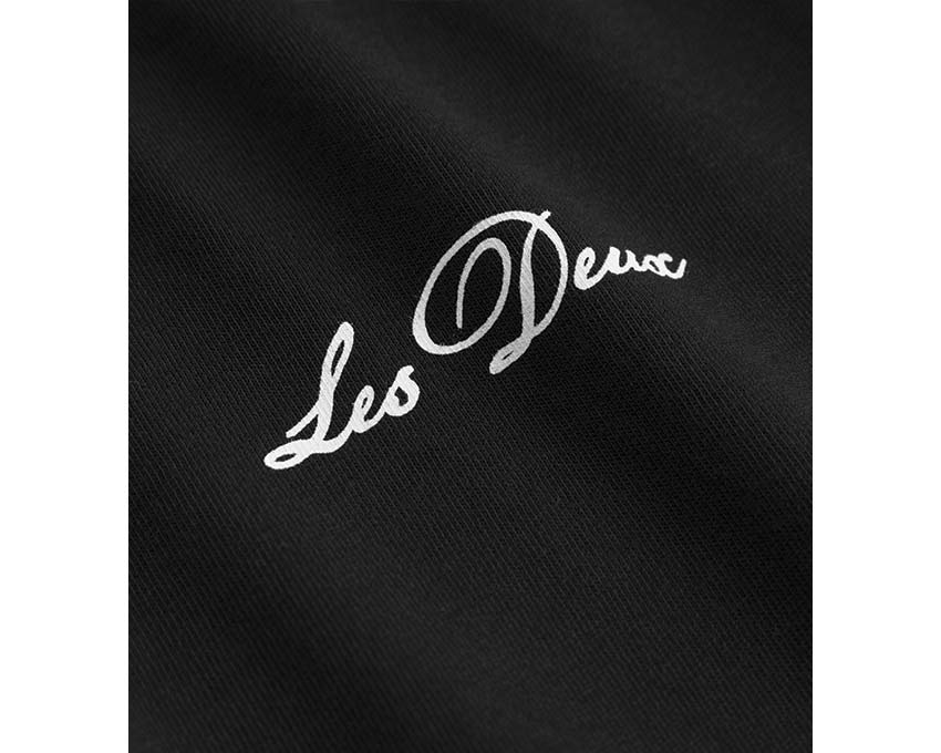 Les Deux West Side T-Shirt détail — broderie et finitions soignées