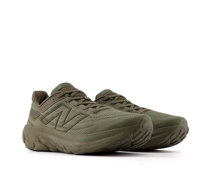 New Balance Fresh Foam x 1080 Utility Dark Camo vista lateral — parte superior mesh engineered
