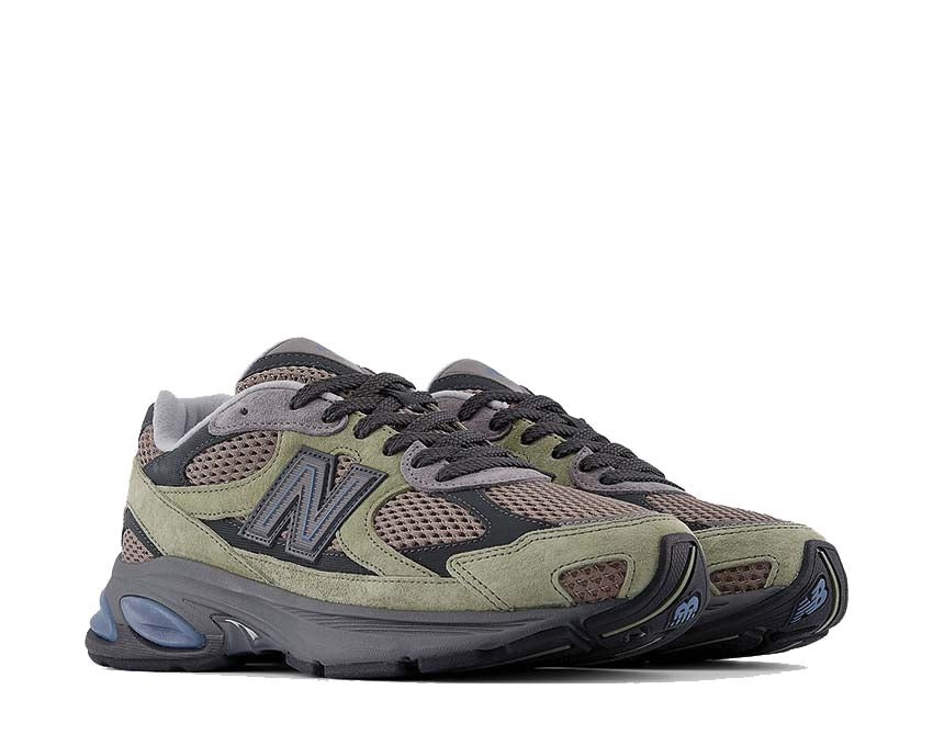 New Balance 2010 Dark Olivine vista laterale — tomaia in mesh