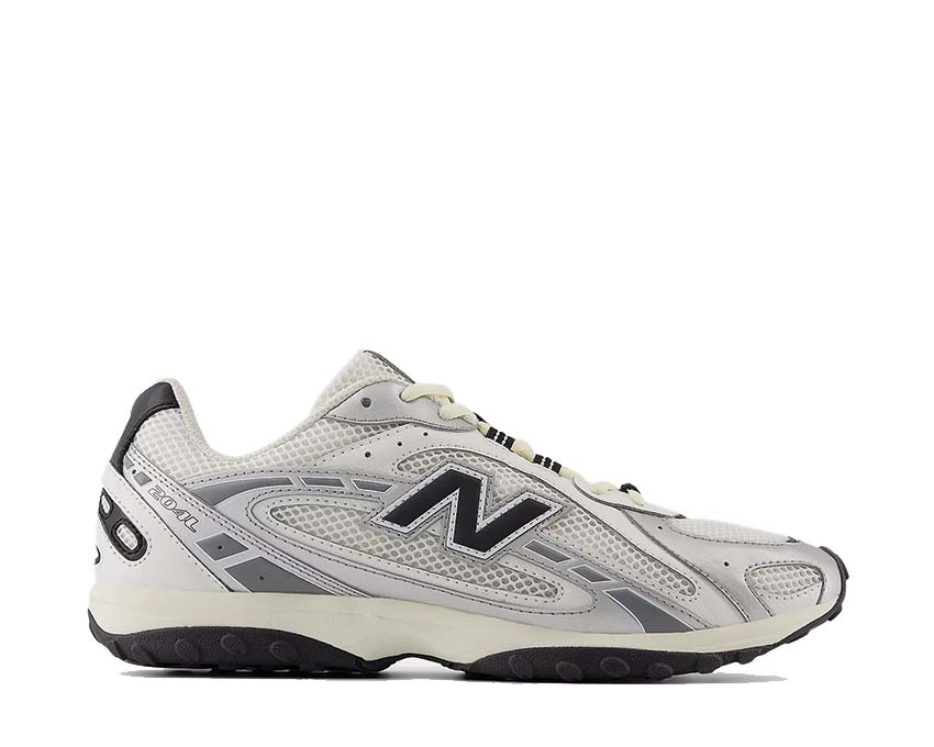 New Balance 204L Silver Metallic — sneaker argentée métallisée look futuriste