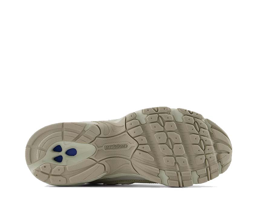 New Balance 740 Incense détail — tige mesh et overlays ton sur ton