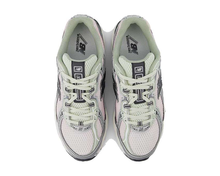 New Balance 740 Pink Granite detalle — refuerzos ante contrastantes rosa granito