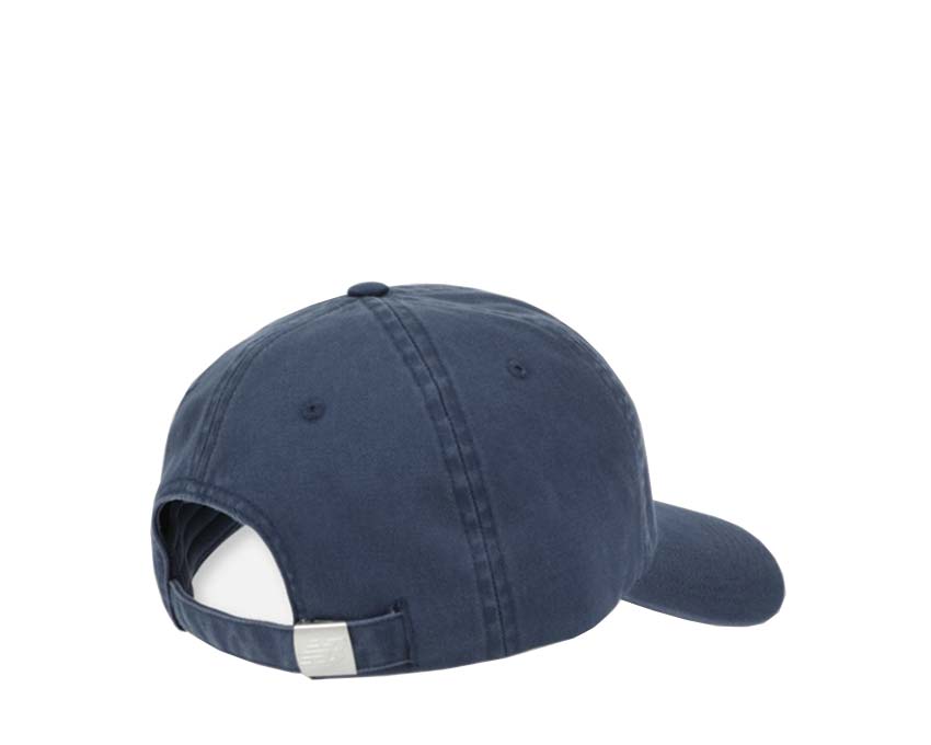 New Balance Cap Navy dettaglio — ricamo New Balance chiusura regolabile