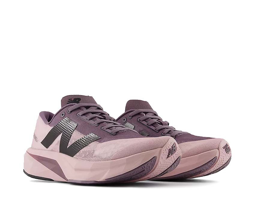 New Balance FuelCell Rebel V4 Dark Ice Wine vue latérale — tige mesh respirante