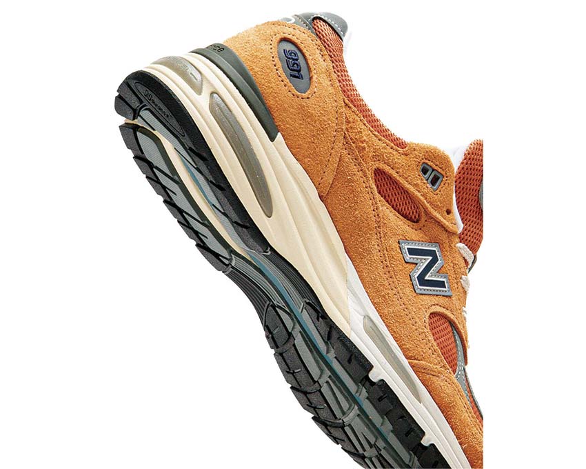 New Balance 991v2 Made in UK Gold Earth vue latérale — suède et mesh coloris doré