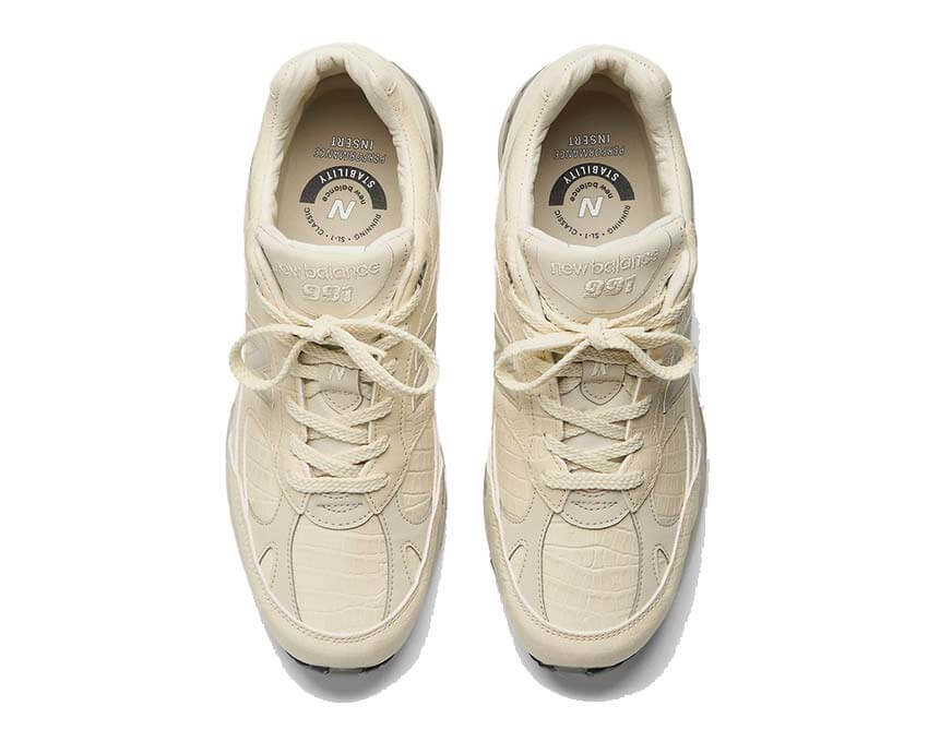 New Balance 991v1 Oyster Gray détail — empiècements ton nacré gris lunaire