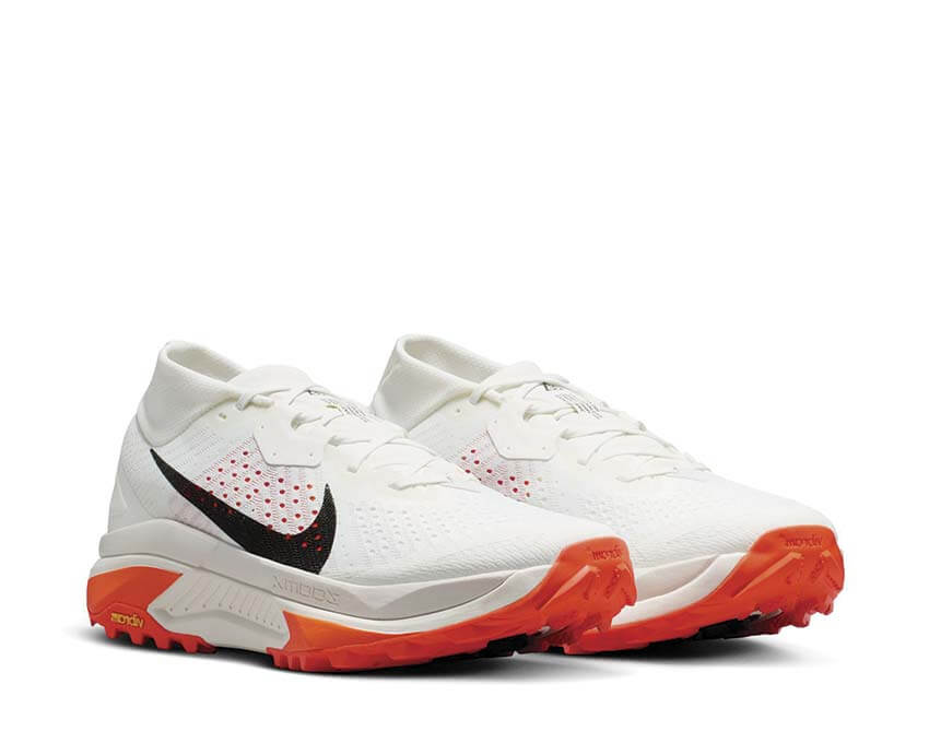 Nike ACG Zegama Trail Summit White semelle — semelle trail crantée Zegama