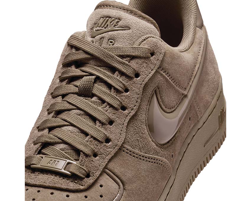Nike Air Force 1 07 Mink Brown Seitenansicht — Leder-Oberteil braun Nerz