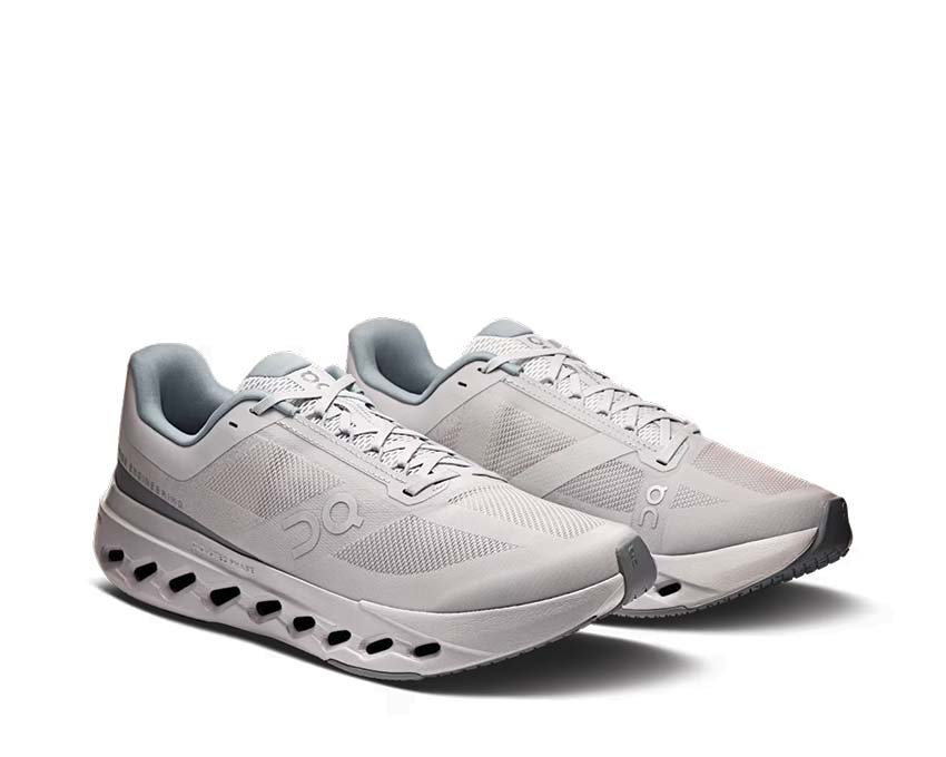 On Cloudsurfer Next Glacier vue latérale — tige flexible running homme