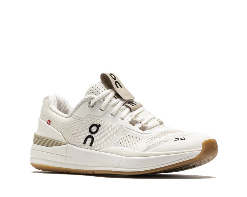 On The Roger Pro Ivory vue latérale — profil tennis Federer