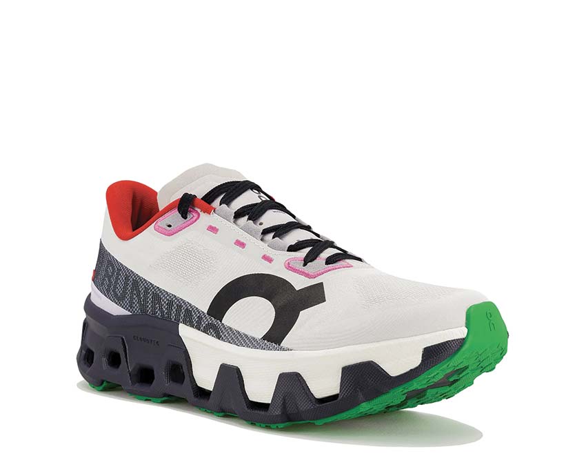 On Cloudmonster Hyper Silver/Iron vista lateral — perfil racing hombre