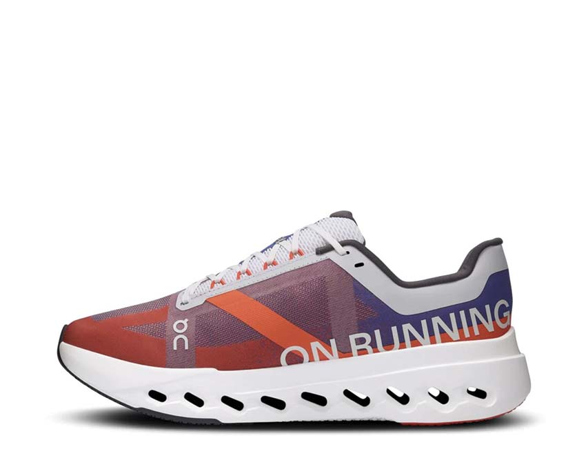 On Cloudsurfer Next Indigo/Flame vue latérale — tige flexible running