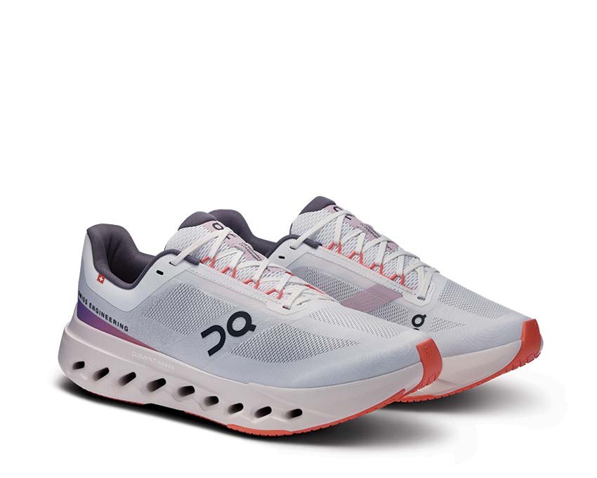 On Cloudsurfer Next White/Flame vista lateral — upper flexible running