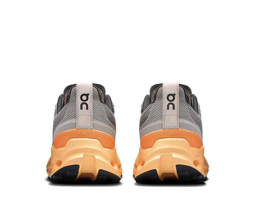 On Cloudsurfer Trail Silver/Blonde vista lateral — perfil trail hombre