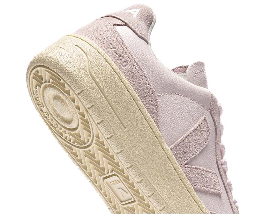 Veja V-90 O.T. Leather Lassi Petale detail — classic V logo