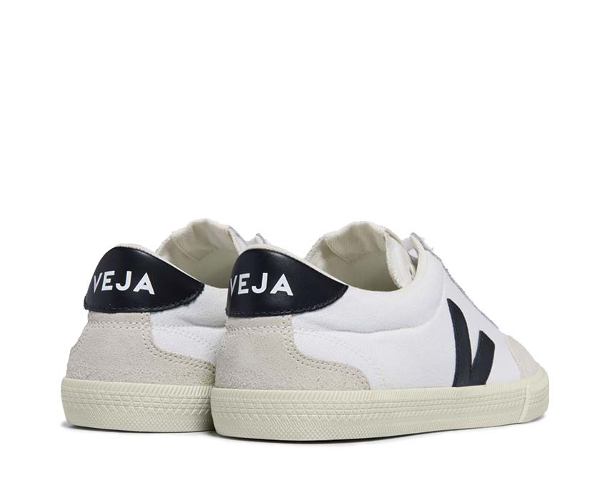 Veja Volley Canvas White Black suela — suela caucho natural vulcanizado
