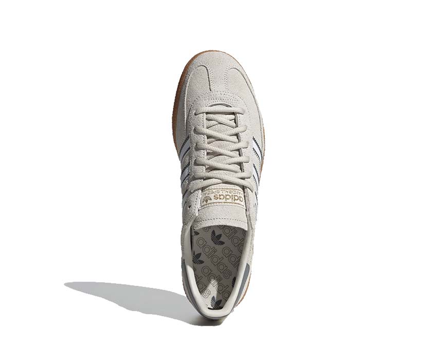 Adidas Handball Spezial Grey Three détail — tige daim gris et bande velours