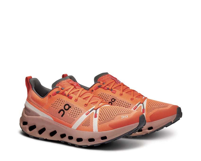 On Cloudsurfer Trail Flame/Dustrose vista lateral — perfil trail hombre