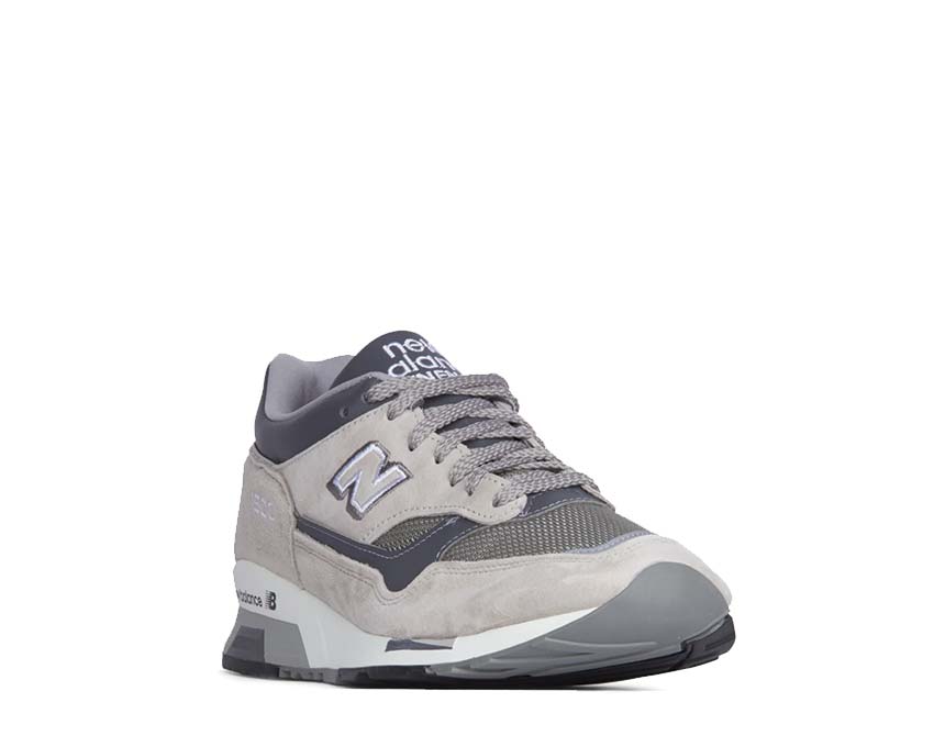 New Balance 1500 UK vue latérale — tige en daim et mesh premium