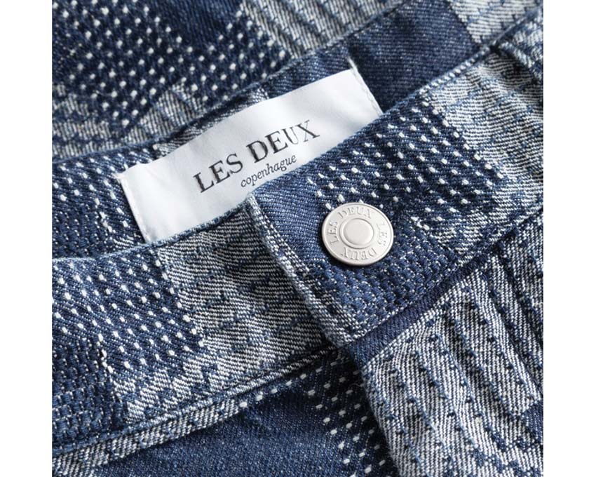Les Deux Ryder Jacquard Jeans Light Denim Blue détail — motif jacquard jambe