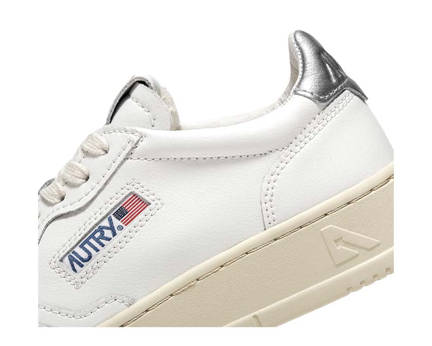 Autry Medalist Low White Blue vue latérale — cuir lisse blanc bleu sport vintage