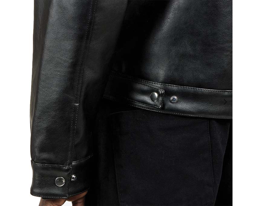 Arte Jasper Double Jacket Black detalle — cierre con logo