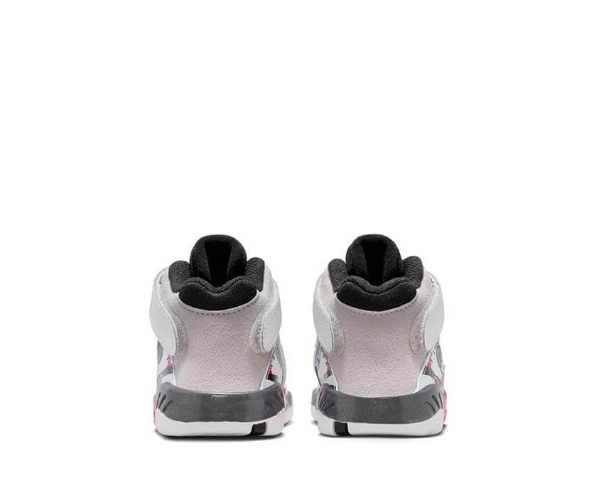 Air Jordan 8 Retro TD Bugs Bunny White/Black/True Red dettaglio — chiusura velcro bebè Jordan