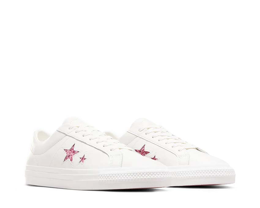 Converse X Turnstile One Star Pro White/Pink vista lateral — estrella serigrafiada Turnstile