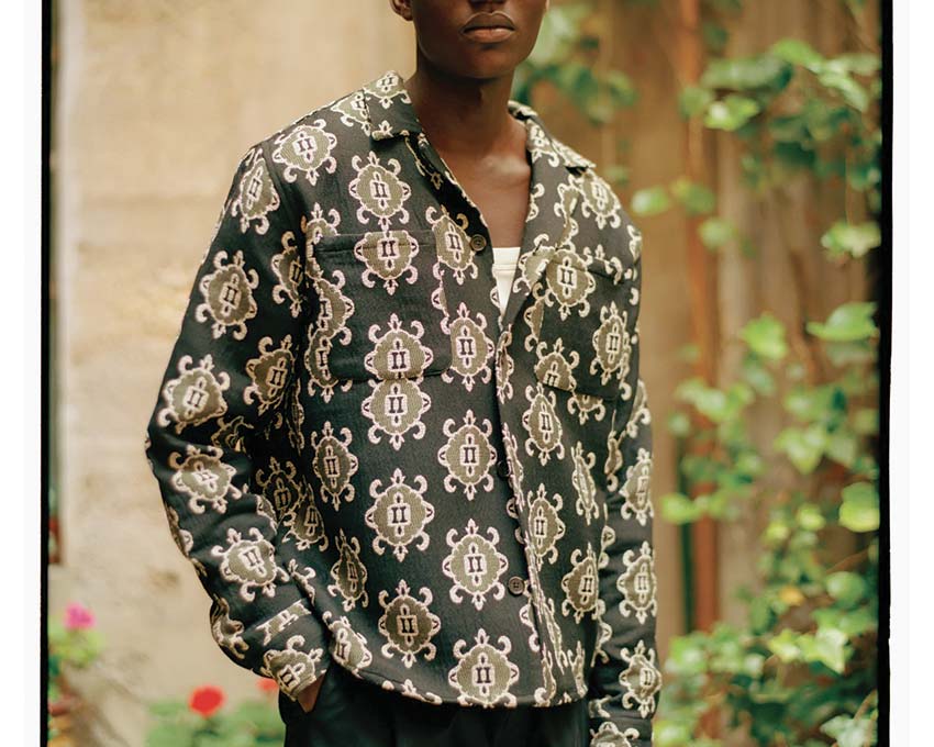Les Deux Isaac Jacquard Overshirt Black Olive vista lateral — tejido jacquard texturizado