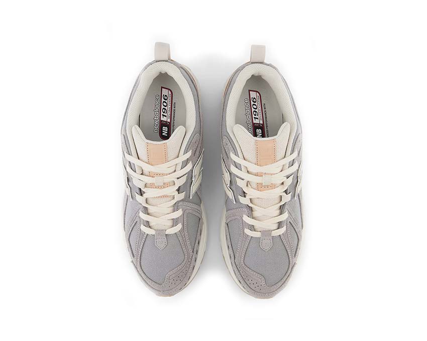 détail — New Balance 1906 logo N brodé empiècement suède