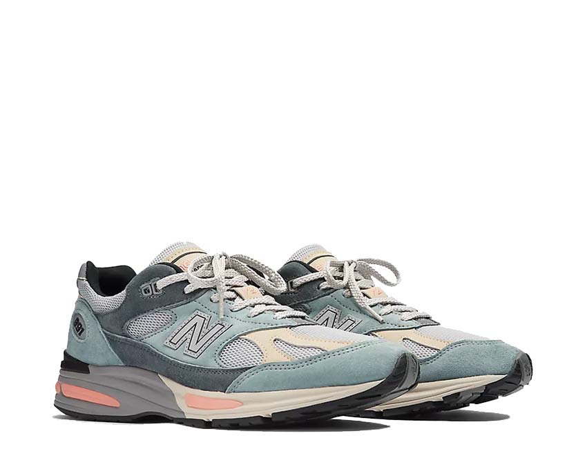 New Balance 991v2 UK Silver Blue Turbulence vista lateral — parte superior ante gris azulado